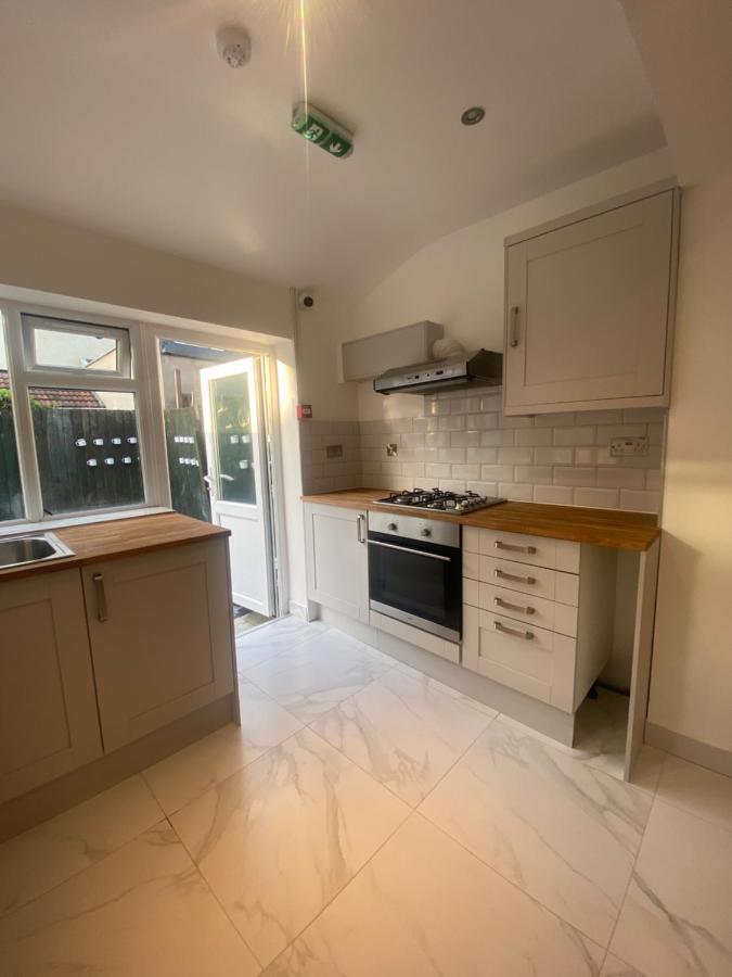 דירות לונדון Cosy House In Newham מראה חיצוני תמונה